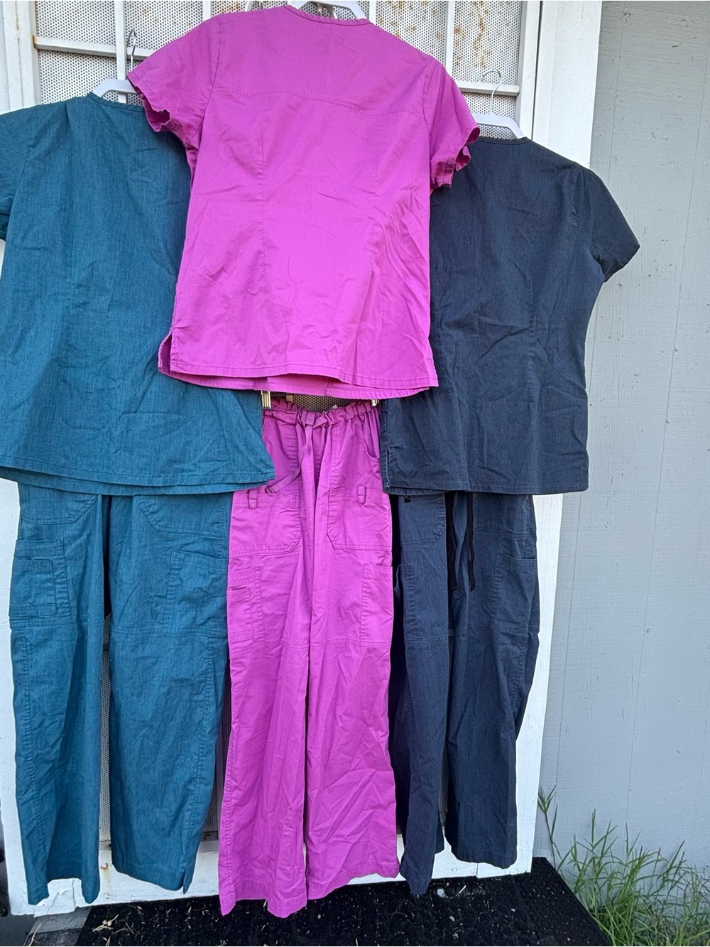 Set of 3 women Butter-Soft scrubs (top sz.M pants sz.S) elastic waist inseam 30"